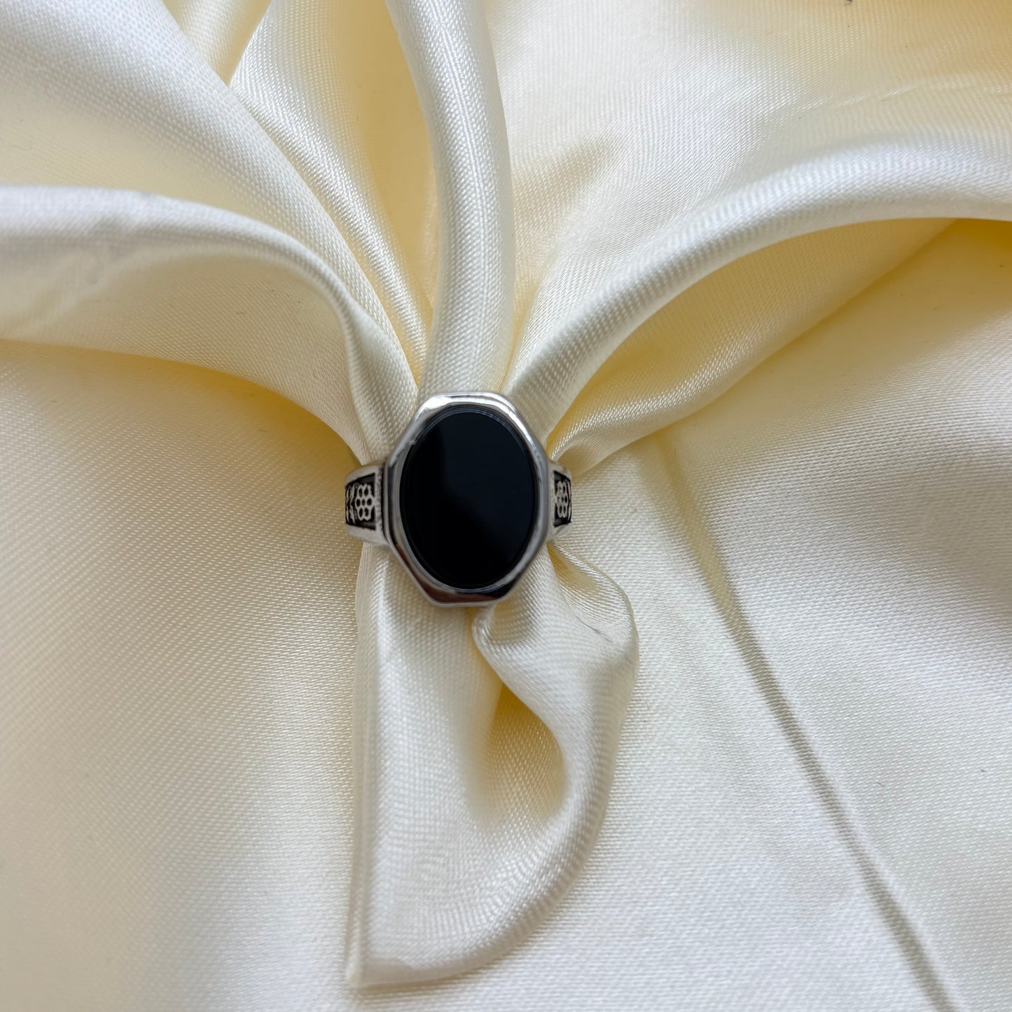 ANILLO DE HOMBRE PLATEADO