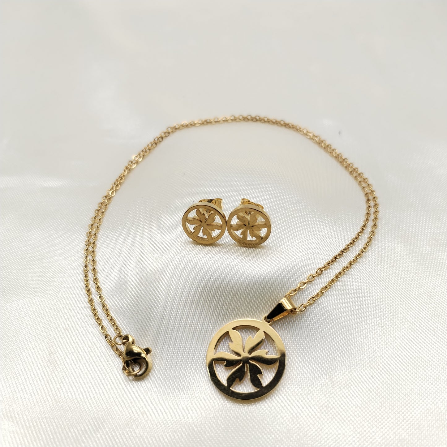 DIJE FLORAL CALADO