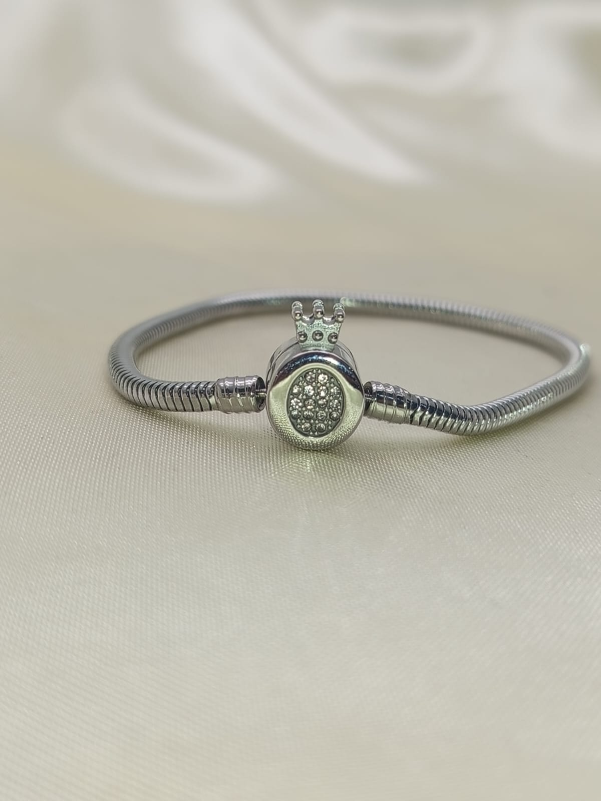 PULSERA PANDORA CORONA